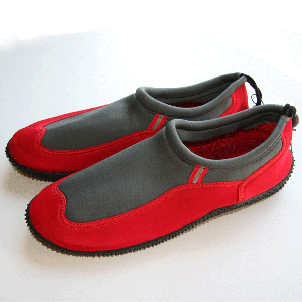 Rode heren water schoenen